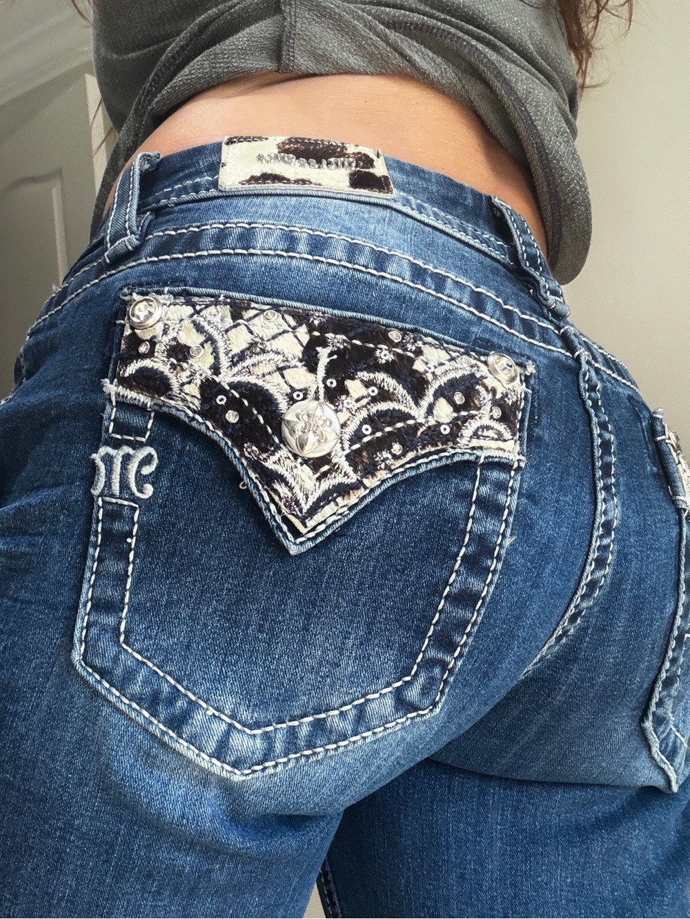 Miss Me Blue Jeans size 28 Straight Y2k Rhinestone Cow Blue Embellished Western